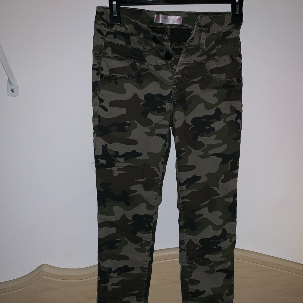 Super cute camouflage jeans 👖😍